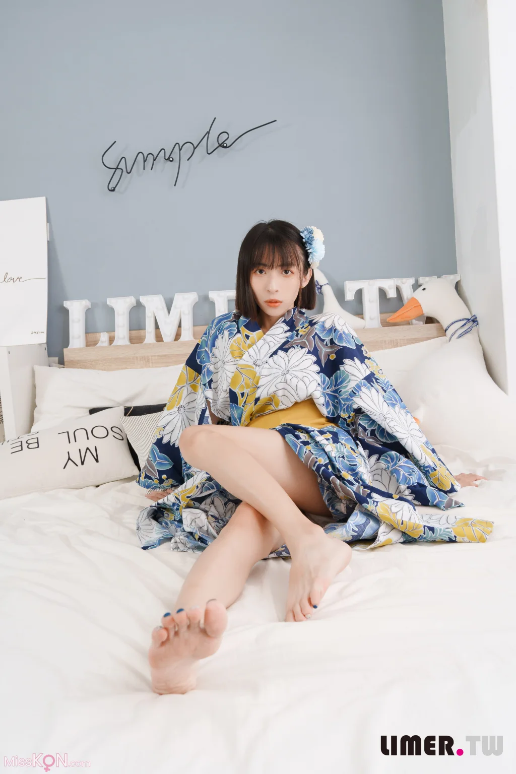 [Limerence原创] No.042: 日本妹子子 超敏感脚脚初次被TK (160 photos)