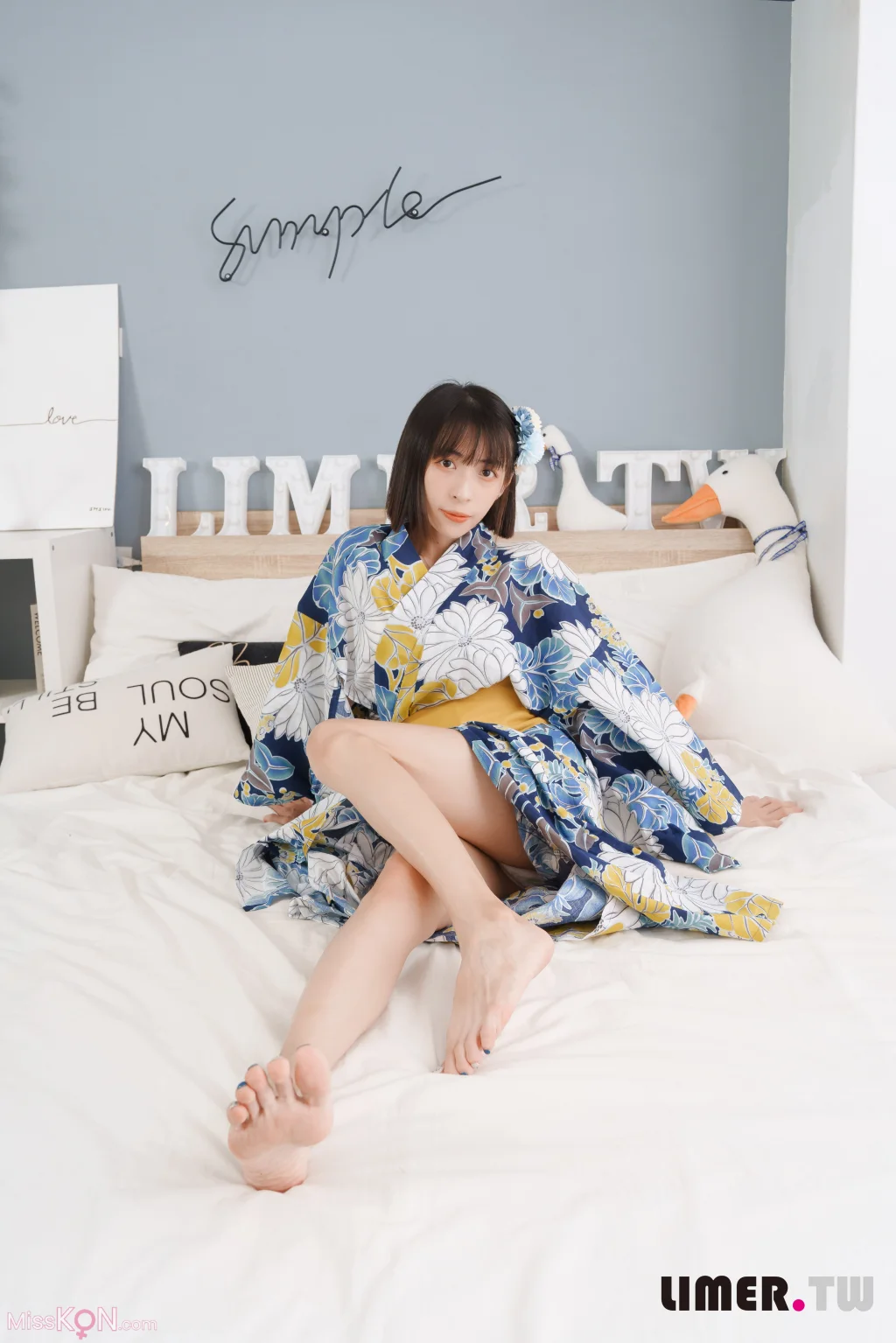 [Limerence原创] No.042: 日本妹子子 超敏感脚脚初次被TK (160 photos)