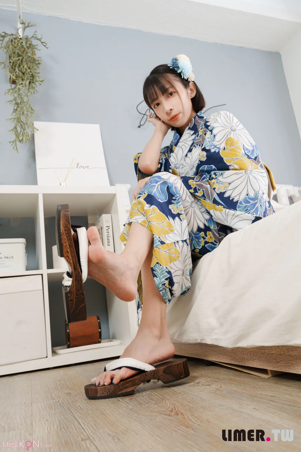 [Limerence原创] No.042: 日本妹子子 超敏感脚脚初次被TK (160 photos) – Page 3