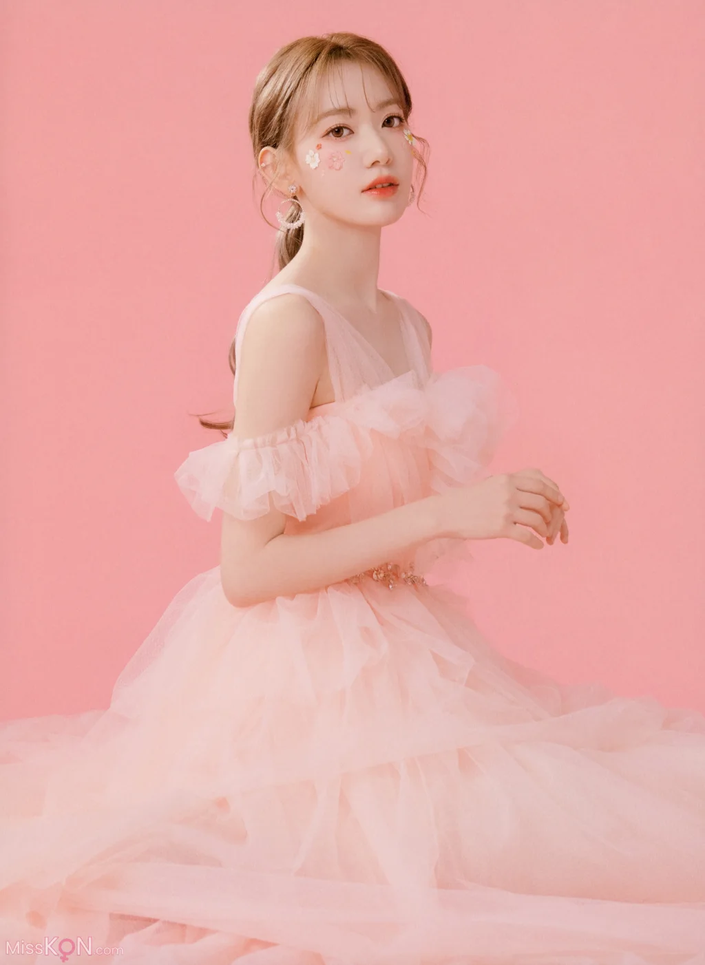 [JP] Sakura Miyawaki (宮脇咲良): Graduation Visual Booklet (85 photos)