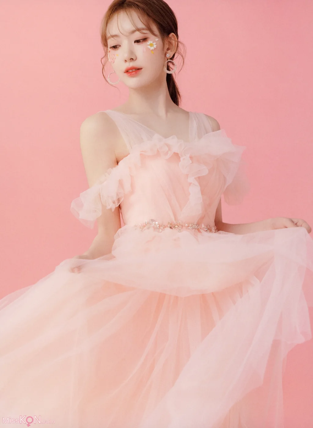 [JP] Sakura Miyawaki (宮脇咲良): Graduation Visual Booklet (85 photos)