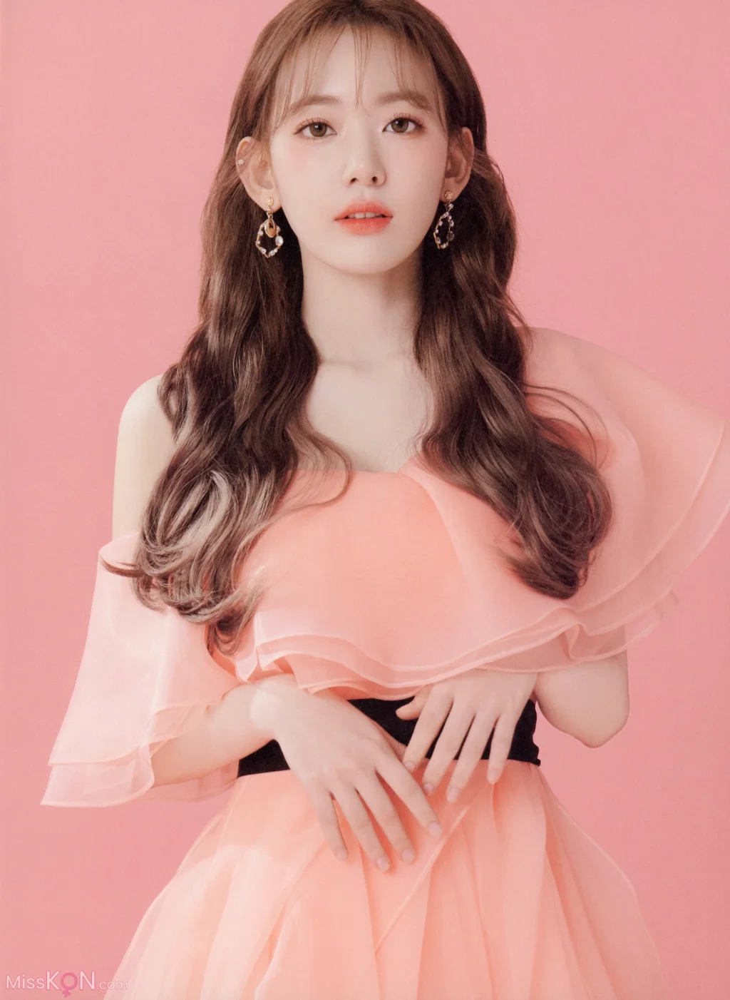 [JP] Sakura Miyawaki (宮脇咲良): Graduation Visual Booklet (85 photos)