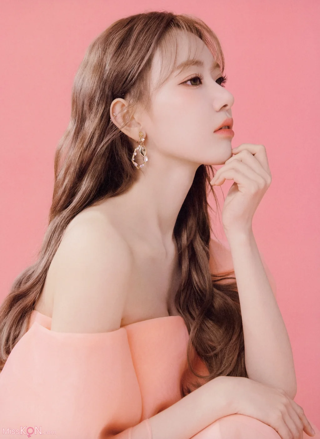 [JP] Sakura Miyawaki (宮脇咲良): Graduation Visual Booklet (85 photos)
