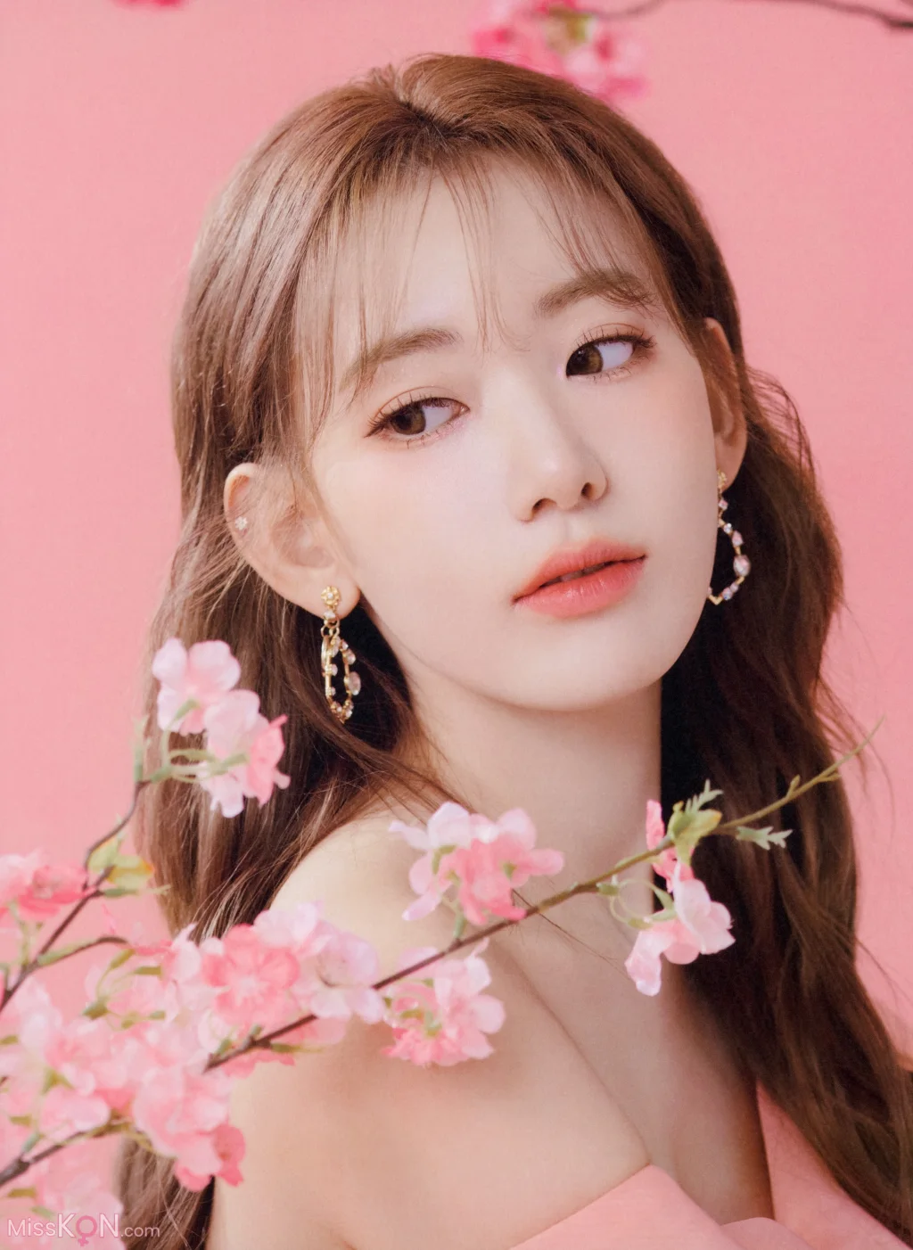 [JP] Sakura Miyawaki (宮脇咲良): Graduation Visual Booklet (85 photos)