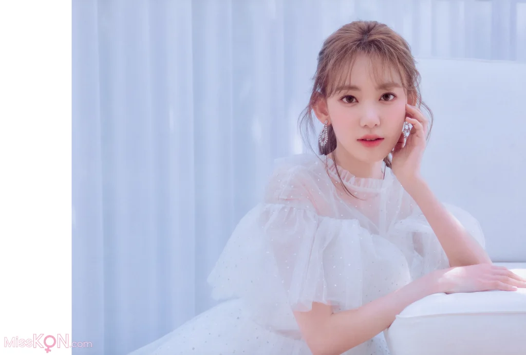 [JP] Sakura Miyawaki (宮脇咲良): Graduation Visual Booklet (85 photos) – Page 2