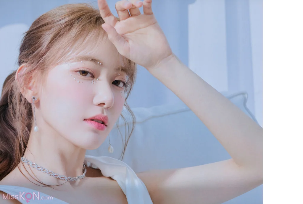 [JP] Sakura Miyawaki (宮脇咲良): Graduation Visual Booklet (85 photos) – Page 2