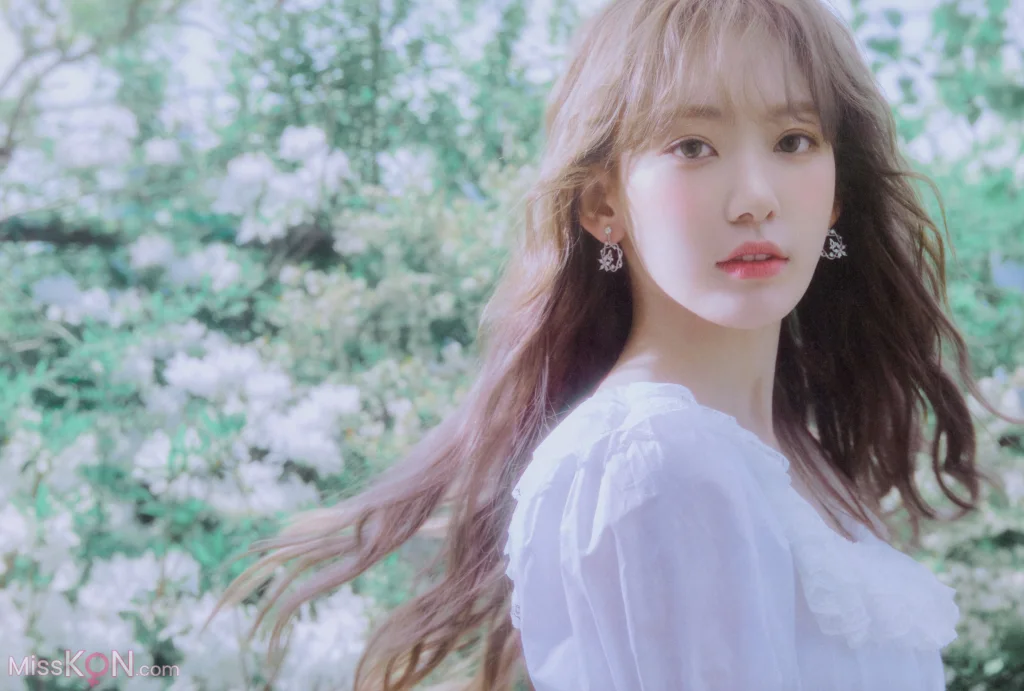 [JP] Sakura Miyawaki (宮脇咲良): Graduation Visual Booklet (85 photos) – Page 2