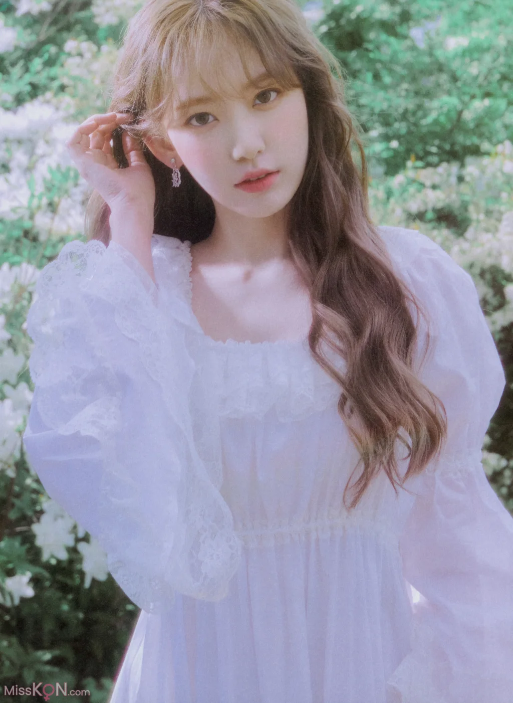 [JP] Sakura Miyawaki (宮脇咲良): Graduation Visual Booklet (85 photos) – Page 2