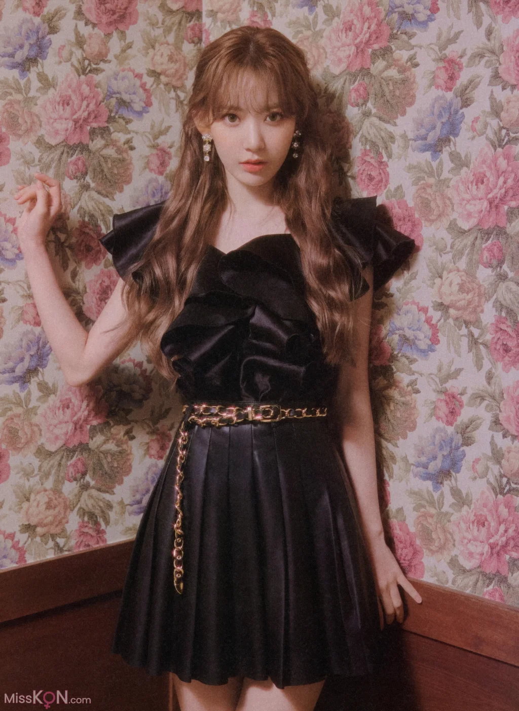 [JP] Sakura Miyawaki (宮脇咲良): Graduation Visual Booklet (85 photos) – Page 3
