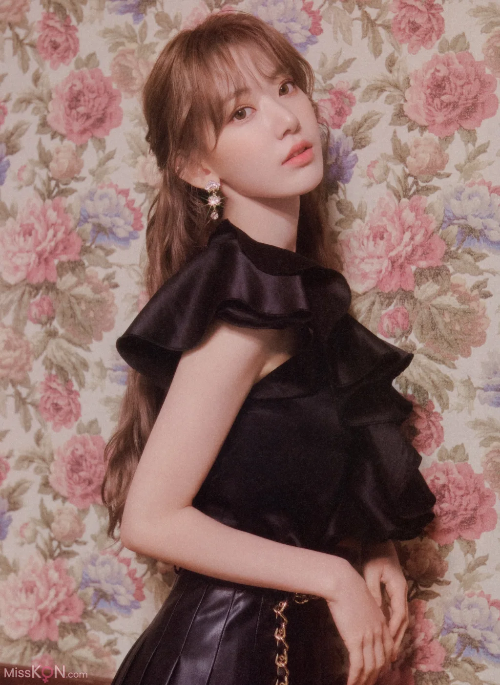 [JP] Sakura Miyawaki (宮脇咲良): Graduation Visual Booklet (85 photos) – Page 3