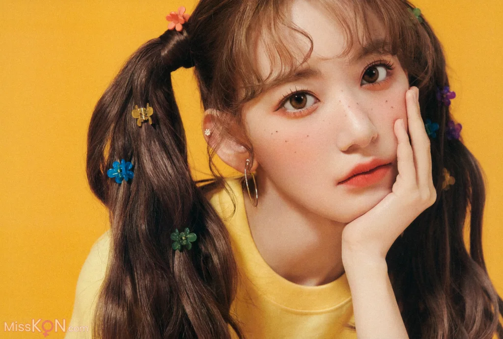 [JP] Sakura Miyawaki (宮脇咲良): Graduation Visual Booklet (85 photos) – Page 3