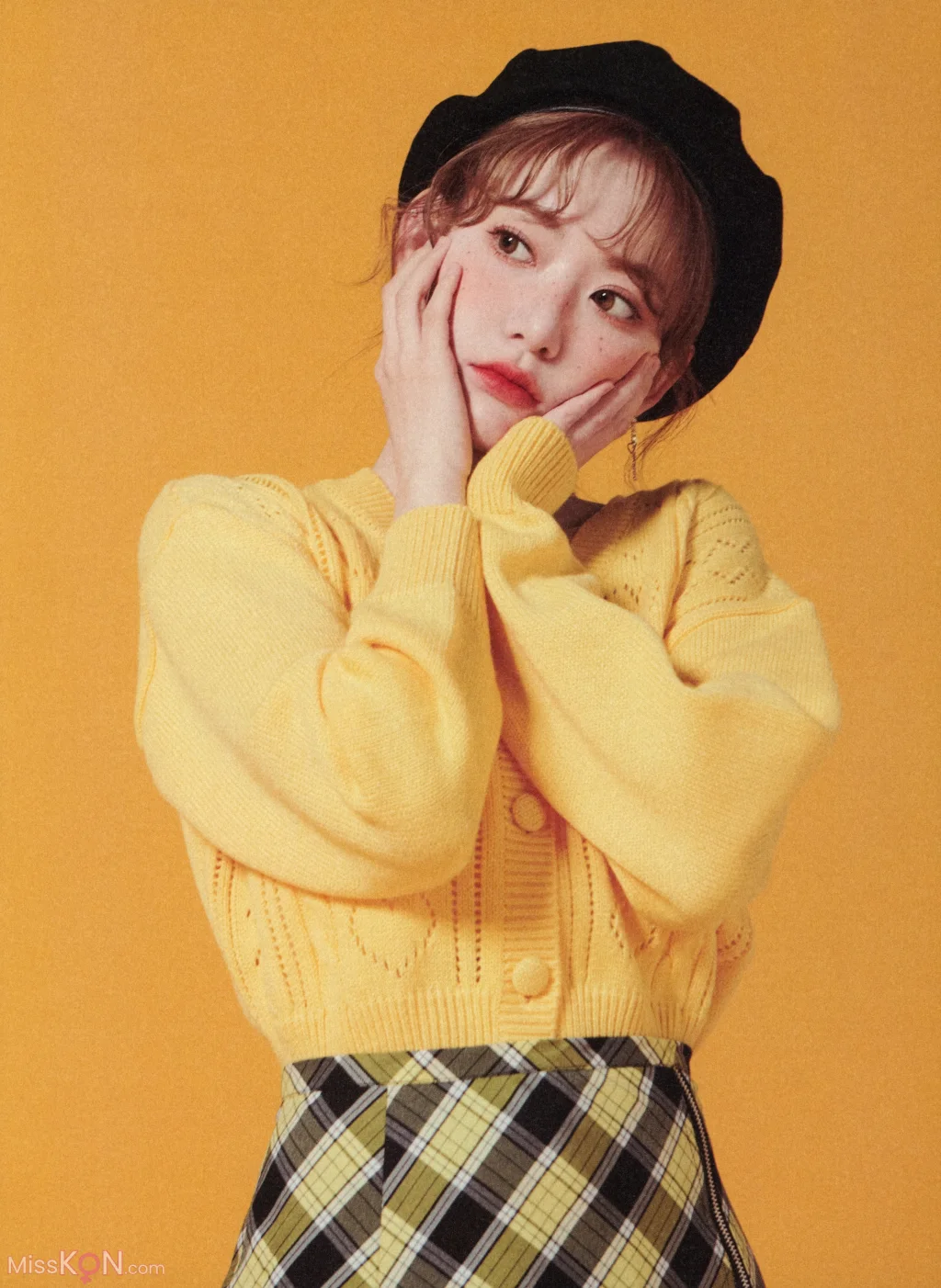 [JP] Sakura Miyawaki (宮脇咲良): Graduation Visual Booklet (85 photos) – Page 3