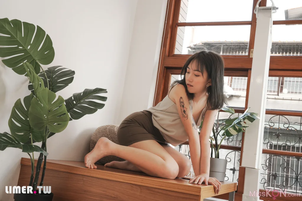 [Limerence原创] No.046: 素人Una 凉鞋抹润滑膏 (161 photos) – Page 2