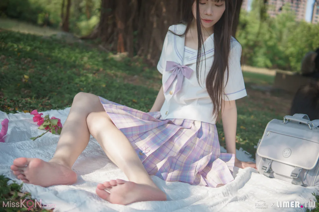 [Limerence原创] No.047: 海蓝 白皙希腊脚 JK户外野餐 (199 photos + 1 video)