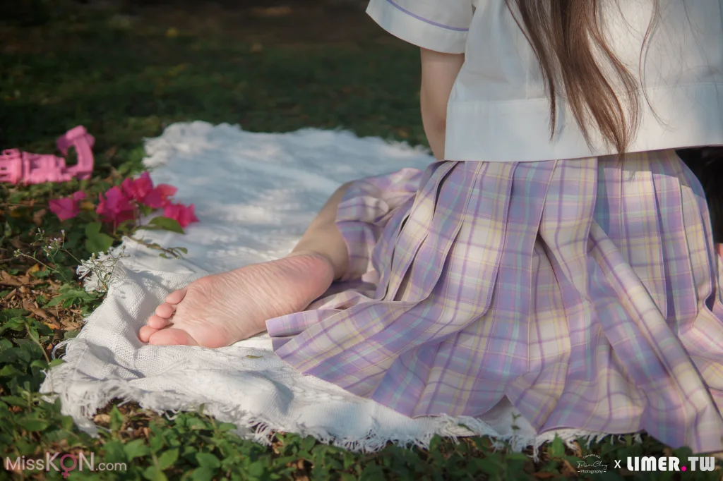 [Limerence原创] No.047: 海蓝 白皙希腊脚 JK户外野餐 (199 photos + 1 video)