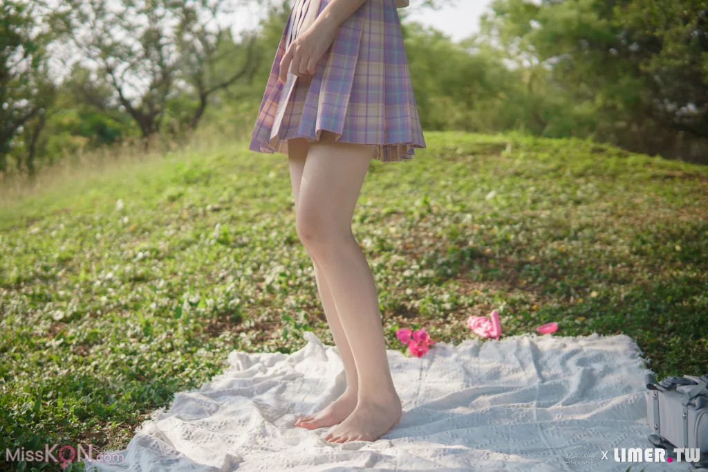 [Limerence原创] No.047: 海蓝 白皙希腊脚 JK户外野餐 (199 photos + 1 video) – Page 2