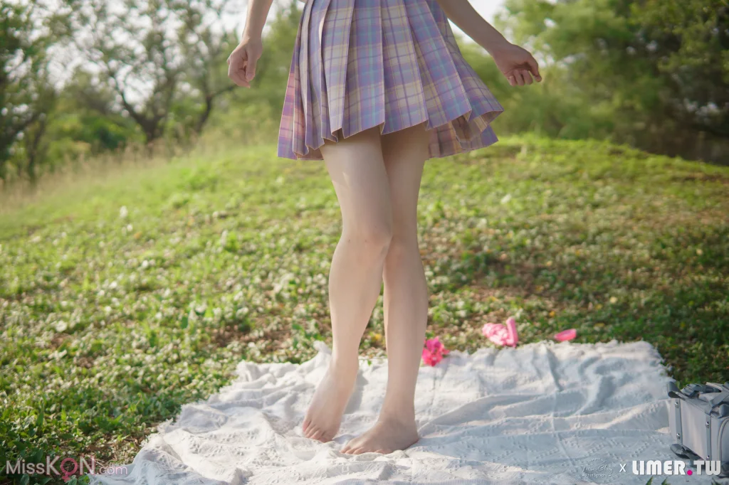 [Limerence原创] No.047: 海蓝 白皙希腊脚 JK户外野餐 (199 photos + 1 video) – Page 2