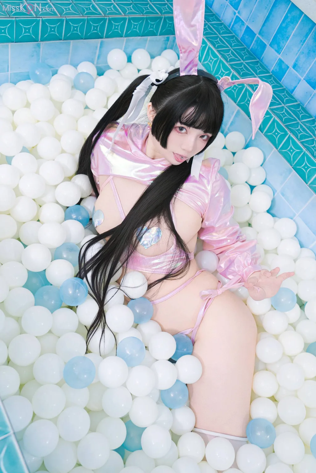 Coser@落落Raku: 粉紅小白兔 公共澡堂裡盡情自慰！ (32 photos + 1 video) – Page 3