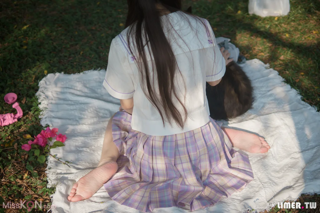 [Limerence原创] No.047: 海蓝 白皙希腊脚 JK户外野餐 (199 photos + 1 video)