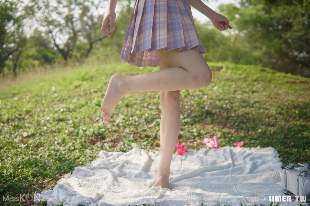 [Limerence原创] No.047: 海蓝 白皙希腊脚 JK户外野餐 (199 photos + 1 video) – Page 2