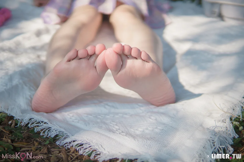 [Limerence原创] No.047: 海蓝 白皙希腊脚 JK户外野餐 (199 photos + 1 video) – Page 3