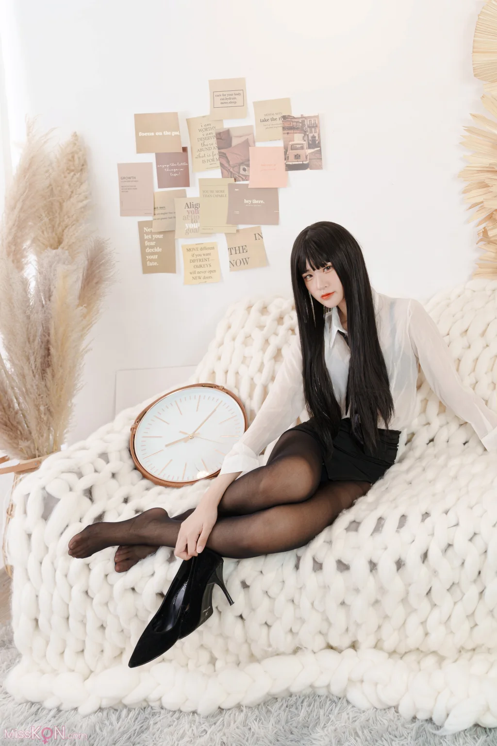 [Limerence原创] No.053: 7bao 好痒到底是谁那么可恶不知道我怕TK (78 photos + 1 video) – Page 2