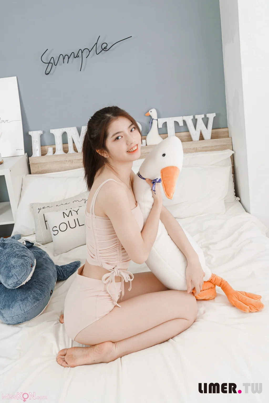 [Limerence原创] No.054: Lily 泳装处女作极品裸足出道即巔峰 (165 photos + 1 video) – Page 2