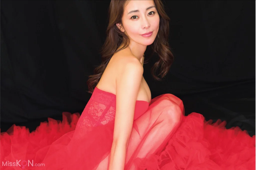 [JP] Asami Kumakiri (熊切あさ美): FLASH Prime No.1772 (14 photos)