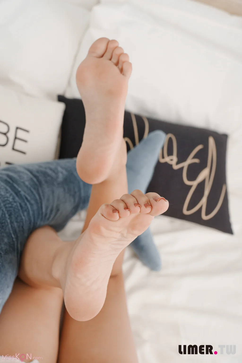 [Limerence原创] No.057: Yumi 变身可爱兔兔送裸足来拜年 (166 photos + 1 video) – Page 3