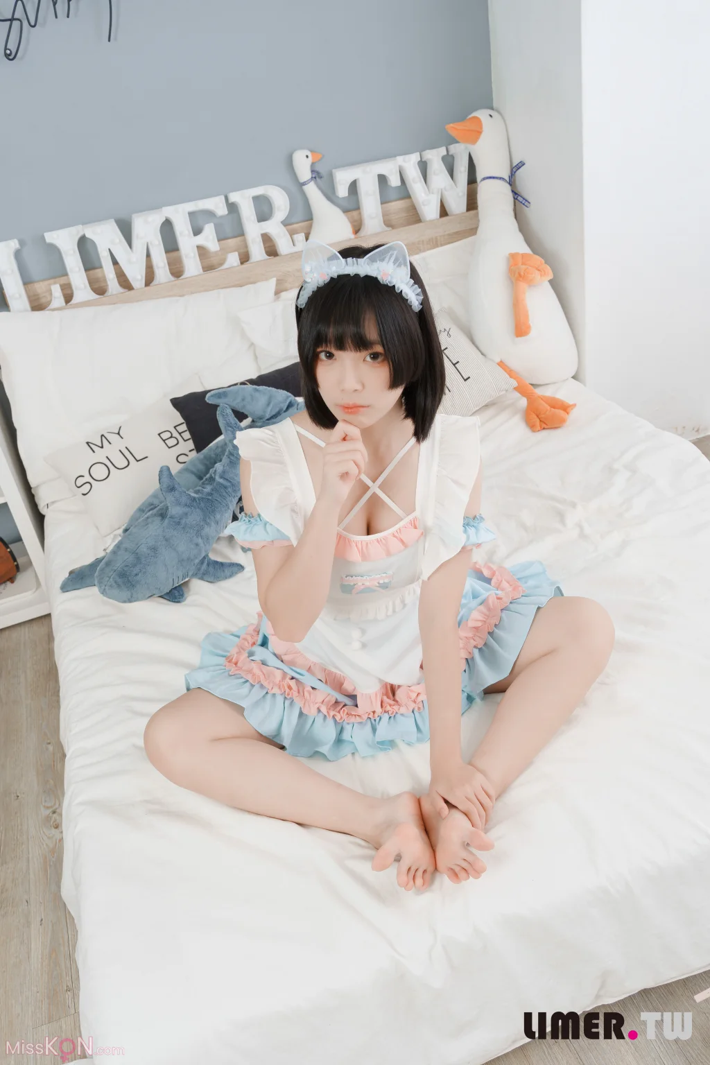 [Limerence原创] No.055: 之之 女仆装扮柔嫩欧派与裸足 请主人享用 (170 photos + 1 video) – Page 3