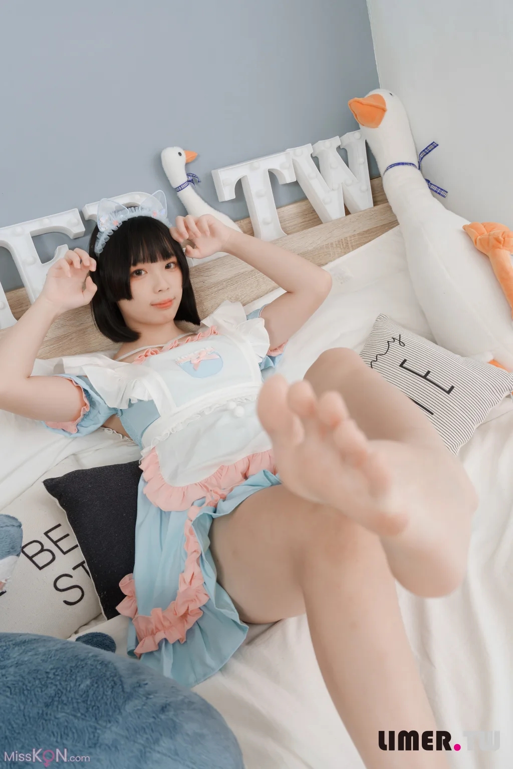 [Limerence原创] No.055: 之之 女仆装扮柔嫩欧派与裸足 请主人享用 (170 photos + 1 video) – Page 3