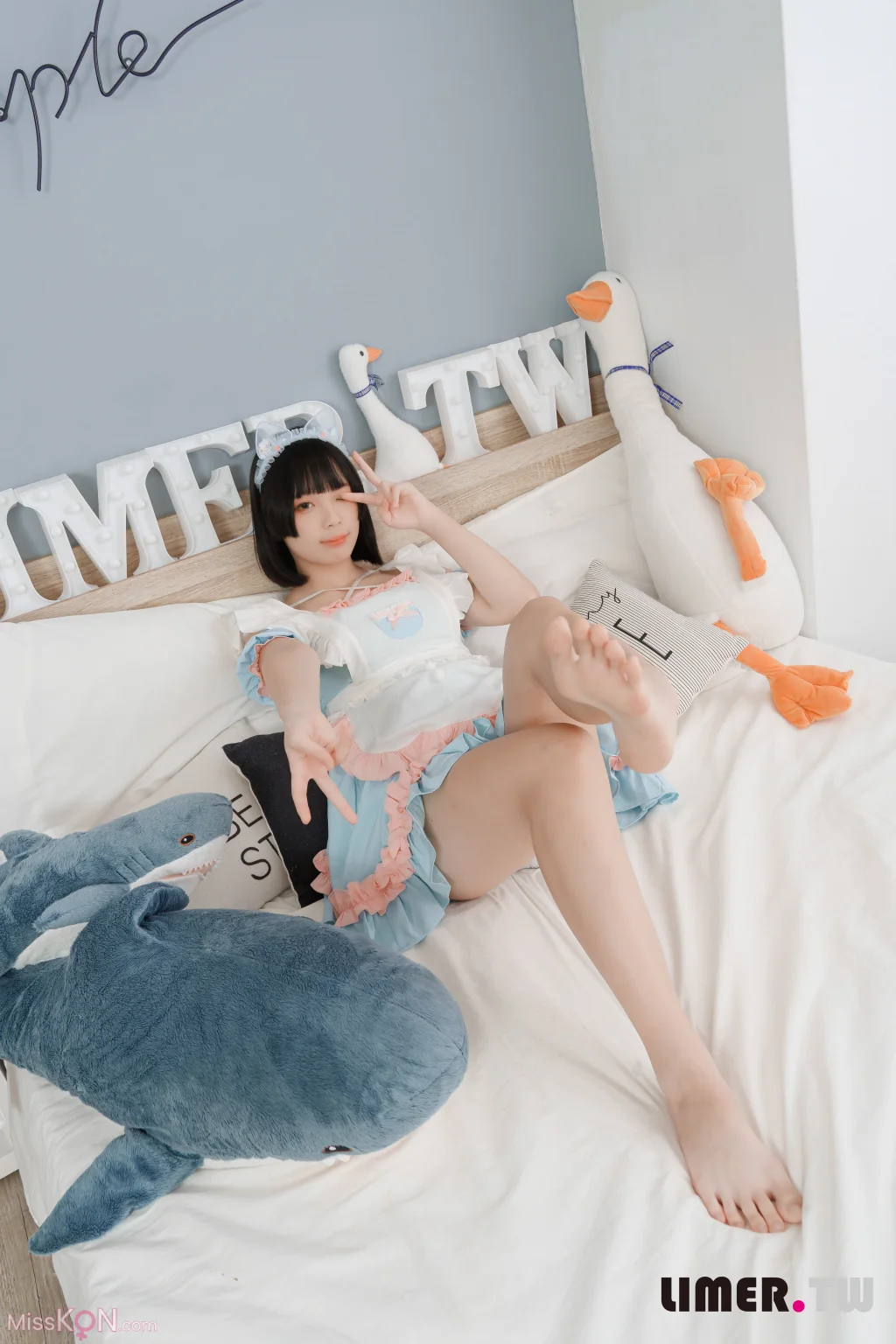 [Limerence原创] No.055: 之之 女仆装扮柔嫩欧派与裸足 请主人享用 (170 photos + 1 video) – Page 3