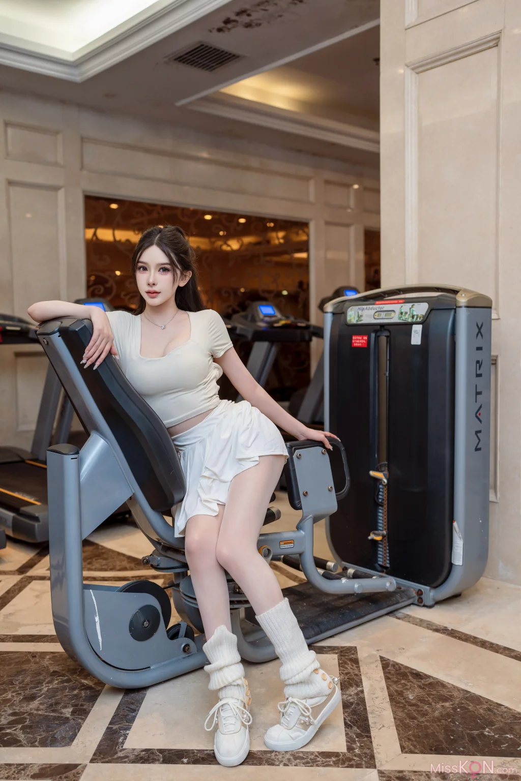 [XR Uncensored] Li Li Sha (李丽莎): R18 秀人网模特 健身房露出 (90 photos)