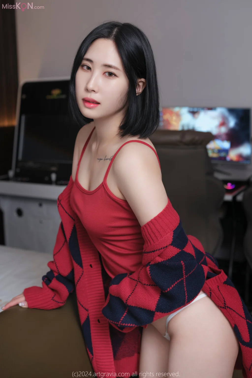 AG.640: Jian (99 photos)