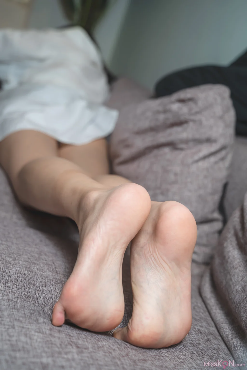 [Limerence原创] No.060: 性感白衬衫yoko 还不快躺下让我踩踩 (124 photos + 1 video) – Page 3