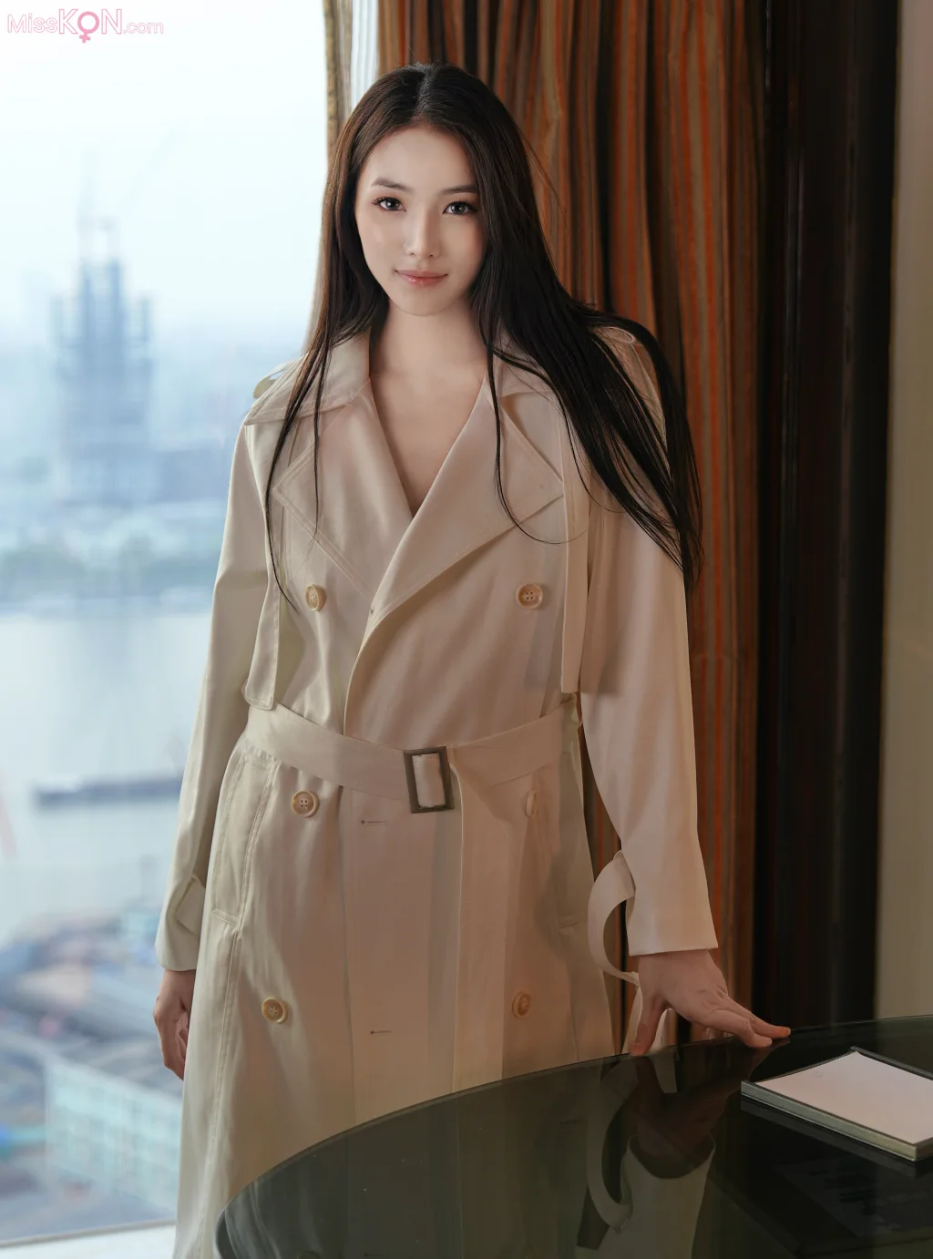 [XR Uncensored] 娅轩ELVA: R18 秀人网模特 风衣下的红色诱惑 (88 photos)