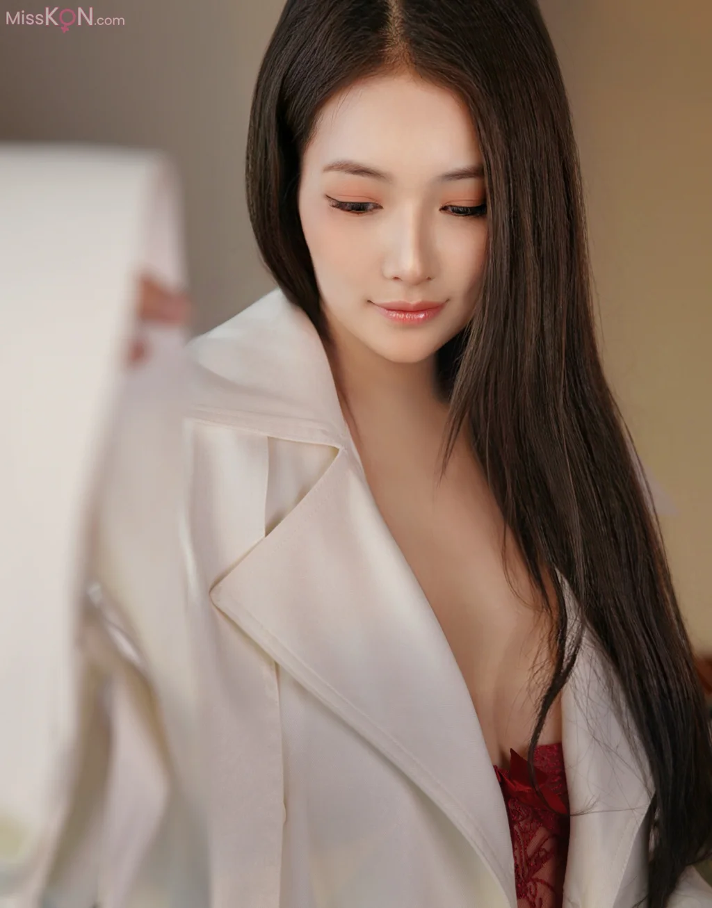 [XR Uncensored] 娅轩ELVA: R18 秀人网模特 风衣下的红色诱惑 (88 photos)