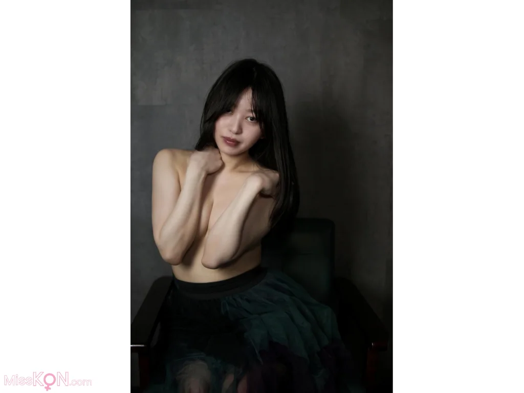 [JP] Shizuka Saito (斉藤静): セミヌード写真集 密室 大きなお尻に理想のオディライン どこかえっちな雰囲気を纏ったセクシーな美女があなたを禁断の世界へ (95 photos)