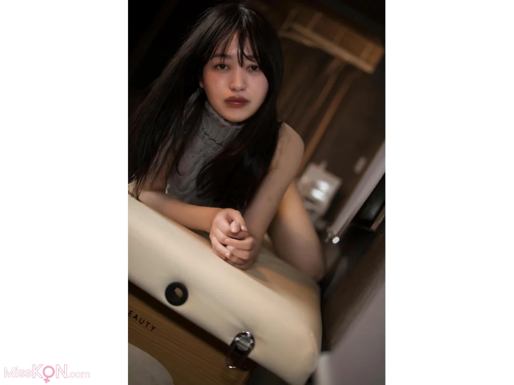 [JP] Shizuka Saito (斉藤静): セミヌード写真集 密室 大きなお尻に理想のオディライン どこかえっちな雰囲気を纏ったセクシーな美女があなたを禁断の世界へ (95 photos) – Page 3