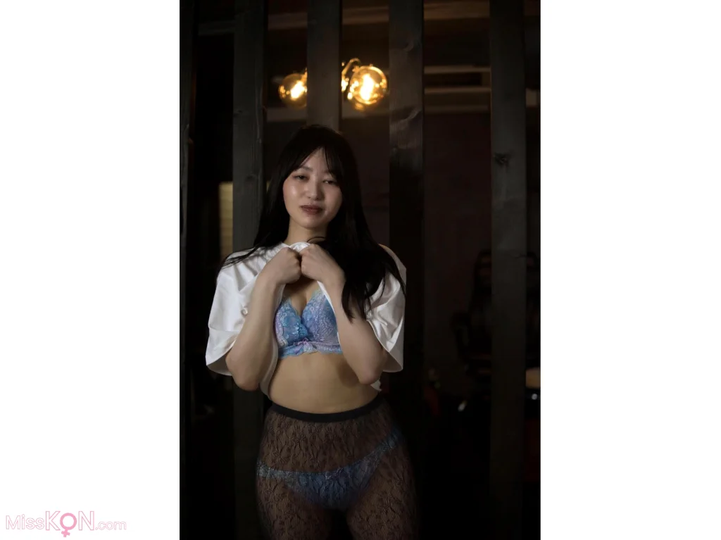 [JP] Shizuka Saito (斉藤静): セミヌード写真集 密室 大きなお尻に理想のオディライン どこかえっちな雰囲気を纏ったセクシーな美女があなたを禁断の世界へ (95 photos)