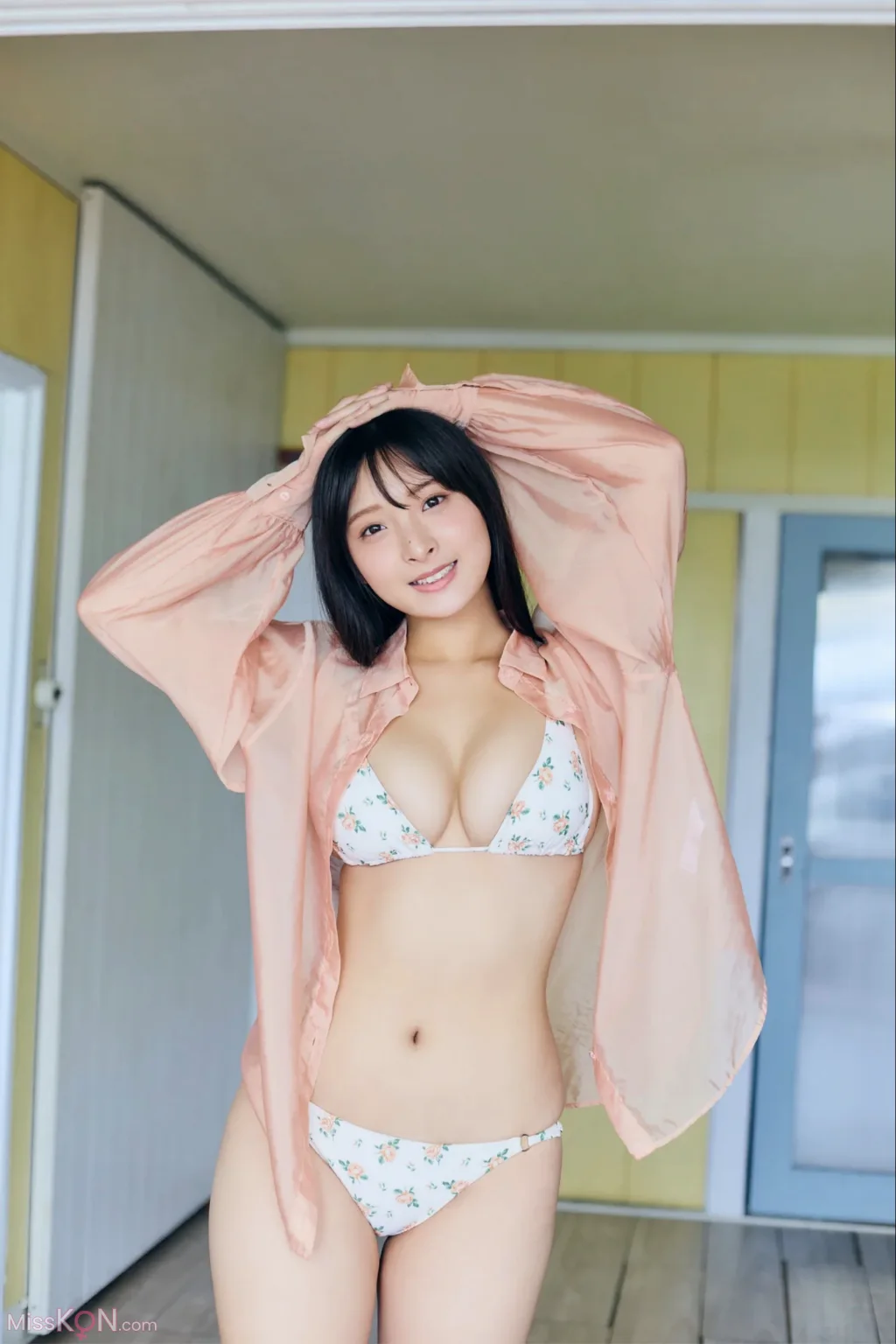 [JP] Misaki Sawa (沢美沙樹): FRIDAY Monthly Girl 050 完全未発表100カット (105 photos + 1 video)