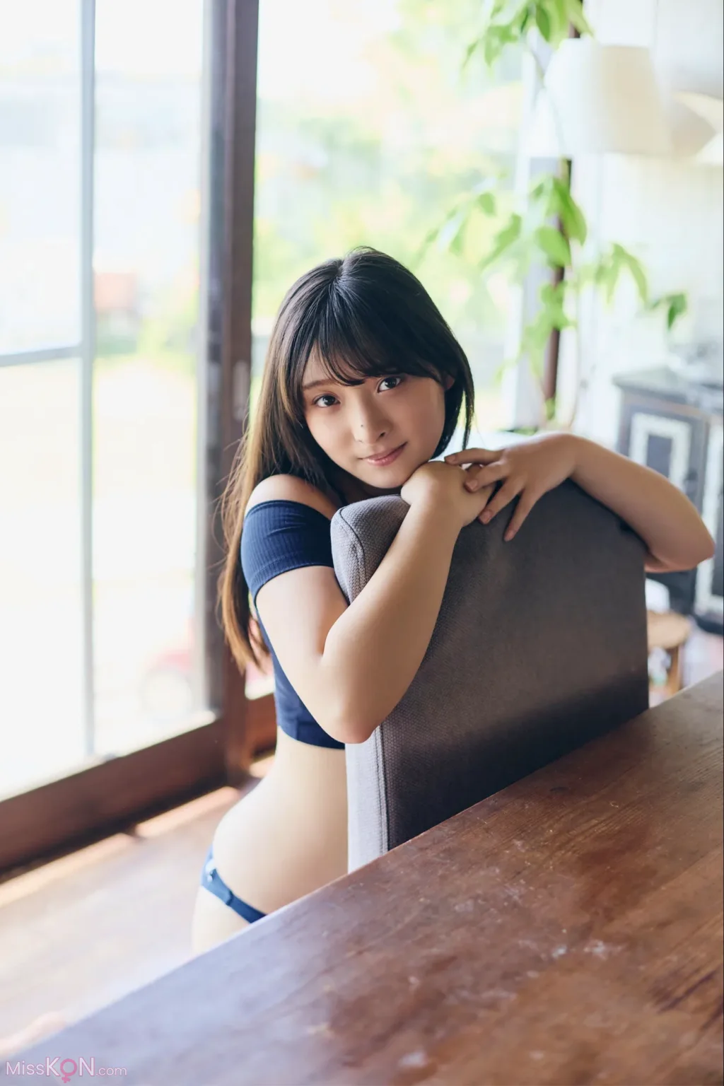[JP] Misaki Sawa (沢美沙樹): FRIDAY Monthly Girl 050 完全未発表100カット (105 photos + 1 video)