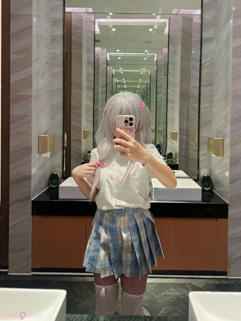 幼嫩: 软萌甜美小仙女 露脸清纯学生妹 私下极度反差 (40 photos)