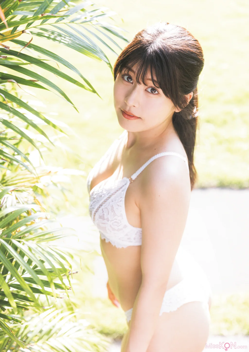 [JP] Yoshino Chitose (ちとせよしの):【電子版だけの特典カット付き】 写真集『ｌｏｔｕｓ　ｓｅｒｅｎｉｔｙ』 (120 photos)