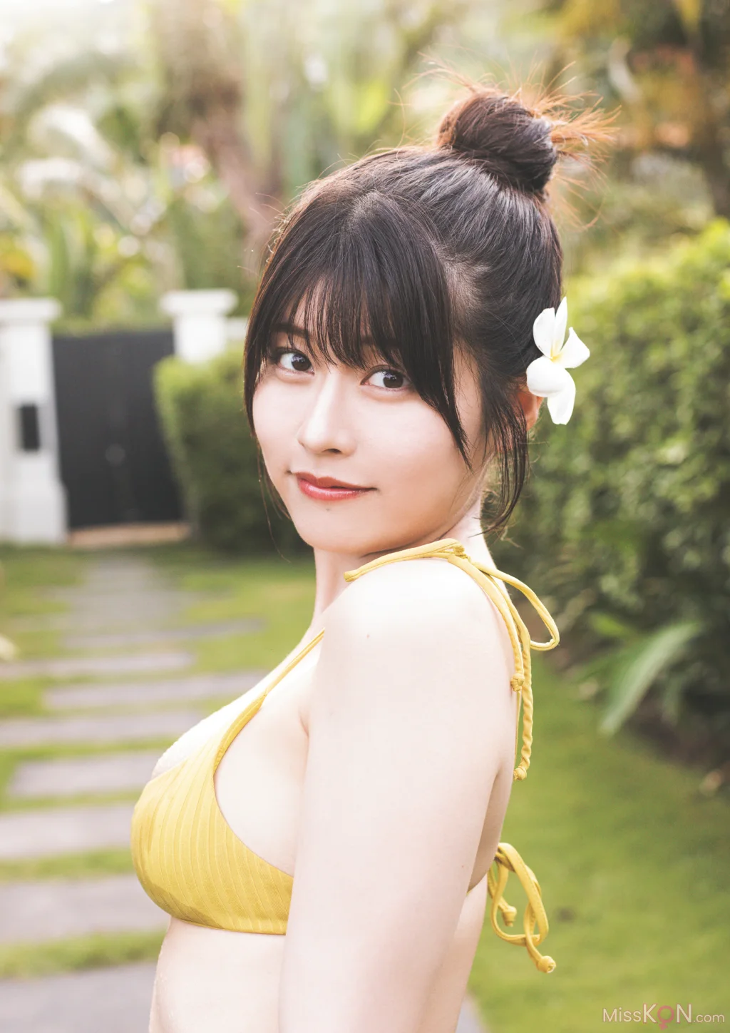 [JP] Yoshino Chitose (ちとせよしの):【電子版だけの特典カット付き】 写真集『ｌｏｔｕｓ　ｓｅｒｅｎｉｔｙ』 (120 photos)