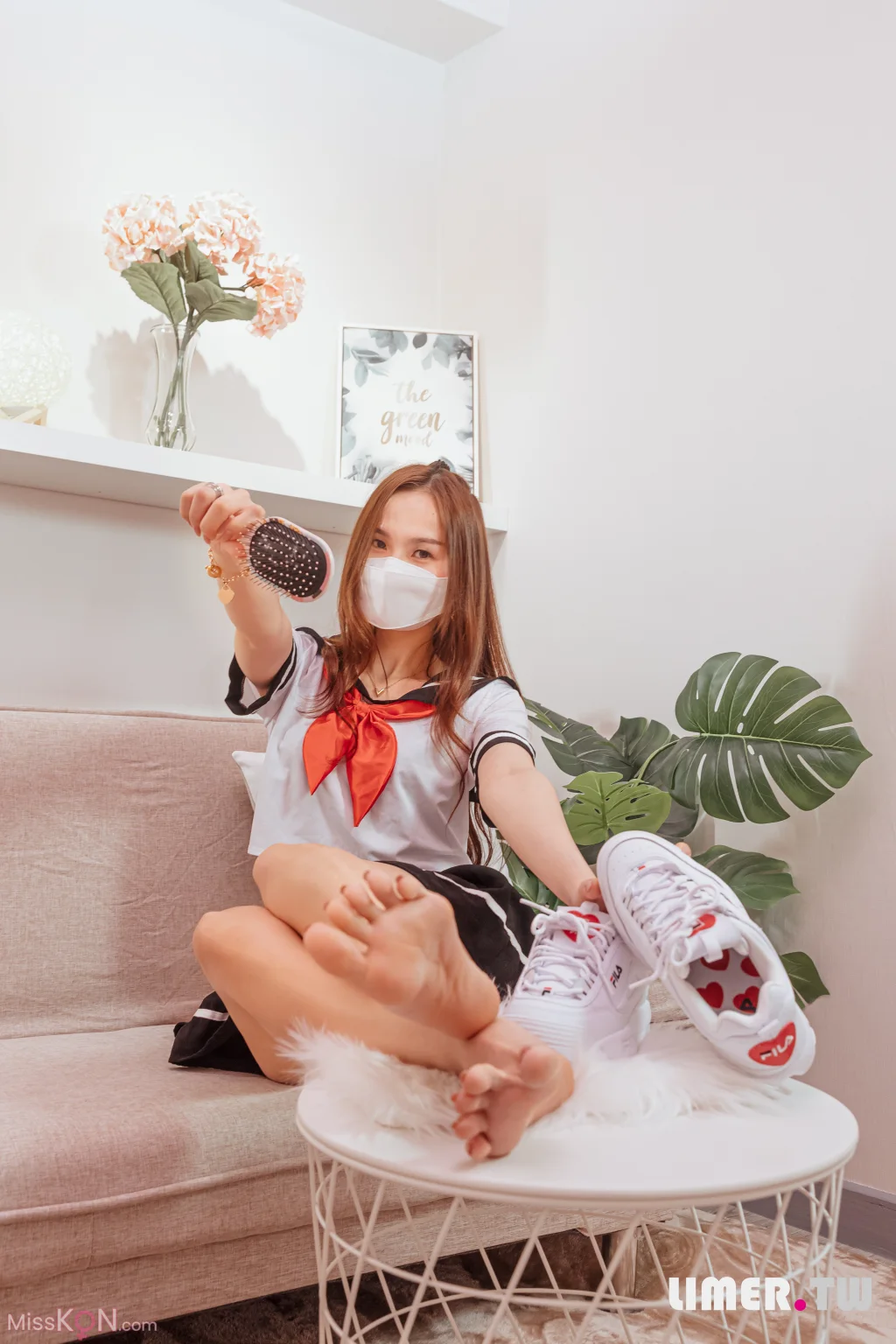 [Limerence原创] No.069: Cherry 哥哥下课突然检查 没洗脚就挠痒惩罚 (68 photos + 1 video) – Page 3