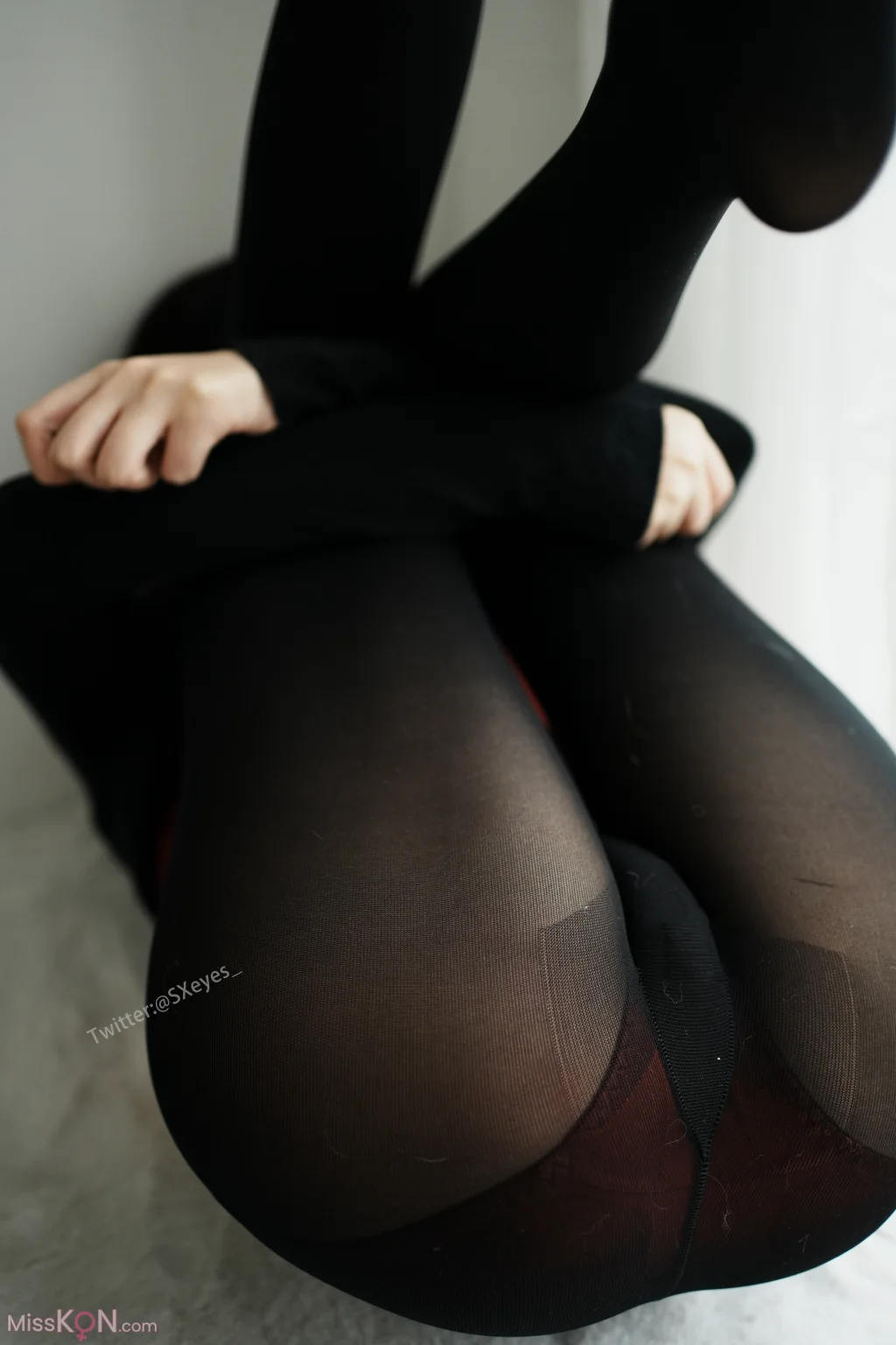 Coser@眼酱大魔王w: 2024贺岁图-黑红 (41 photos) – Page 2