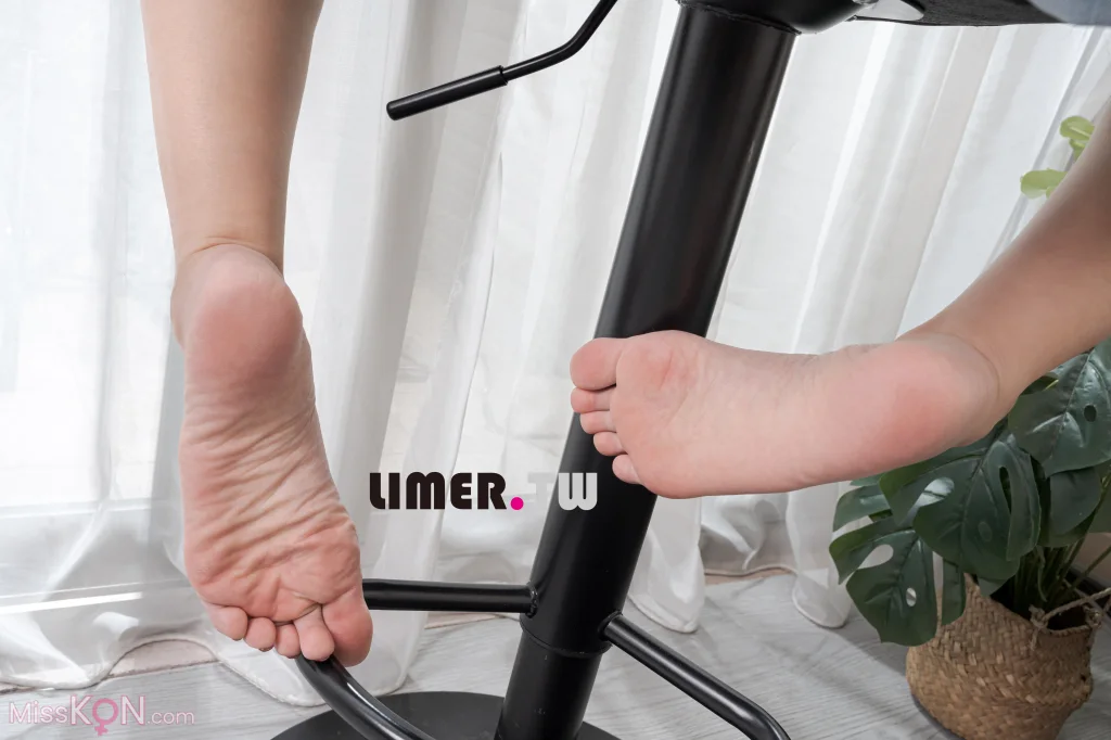 [Limerence原创] No.092: Sherry 登场 3D影片就像亲临现场欣赏 裸足 (245 photos + 1 video)