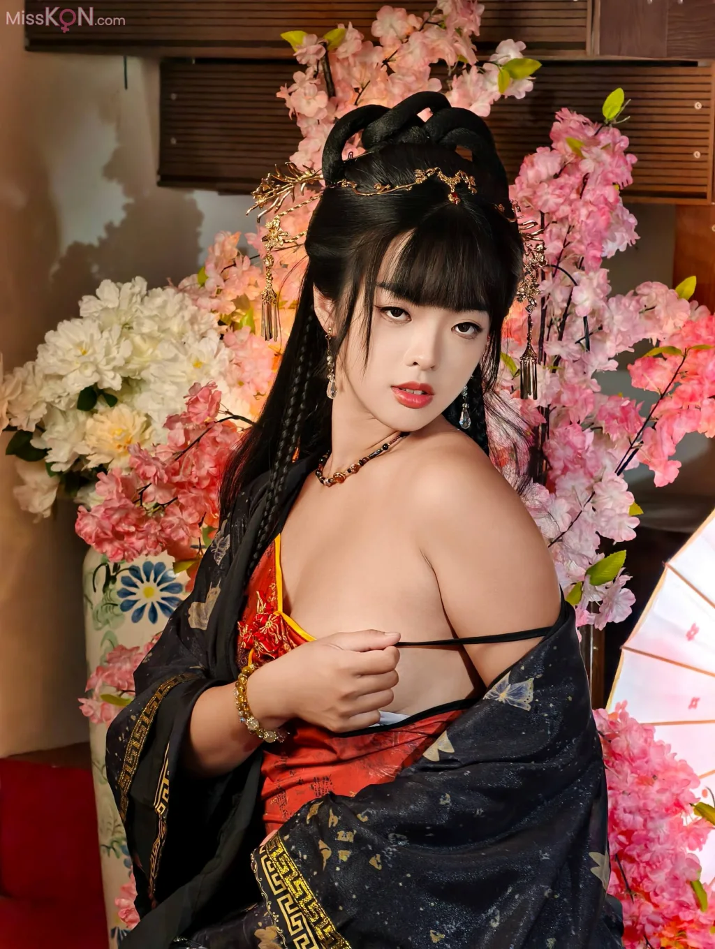Coser@五十: 巨乳女侠就这样脱了 (53 photos + 1 video) – Page 3