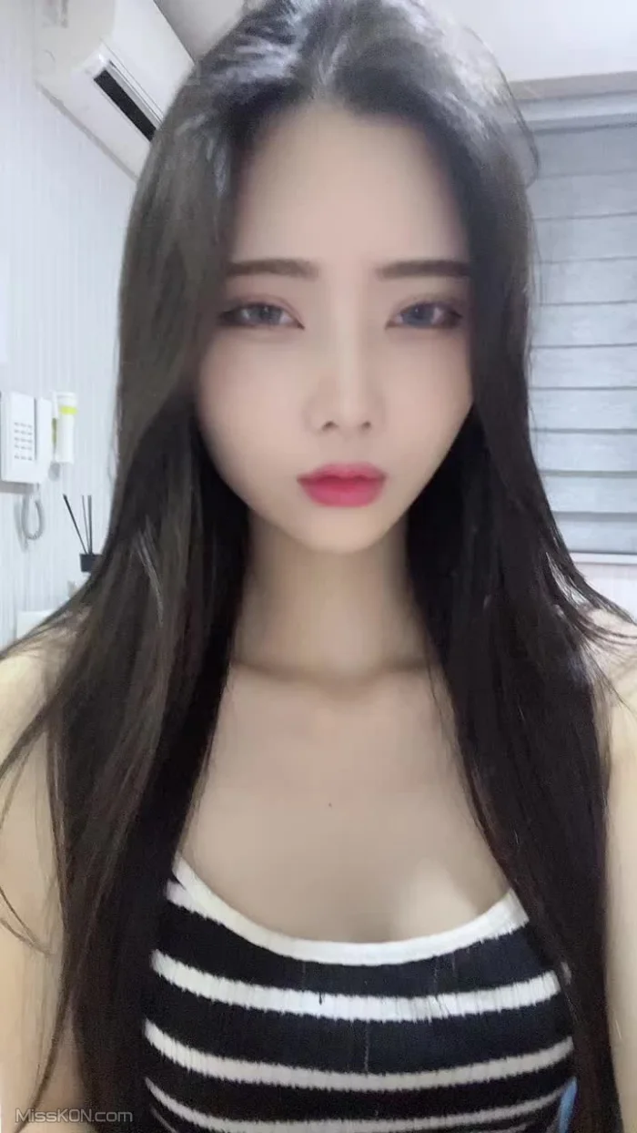 윤공주: 오프+자위 만 모음팩 (75 photos + 54 videos)